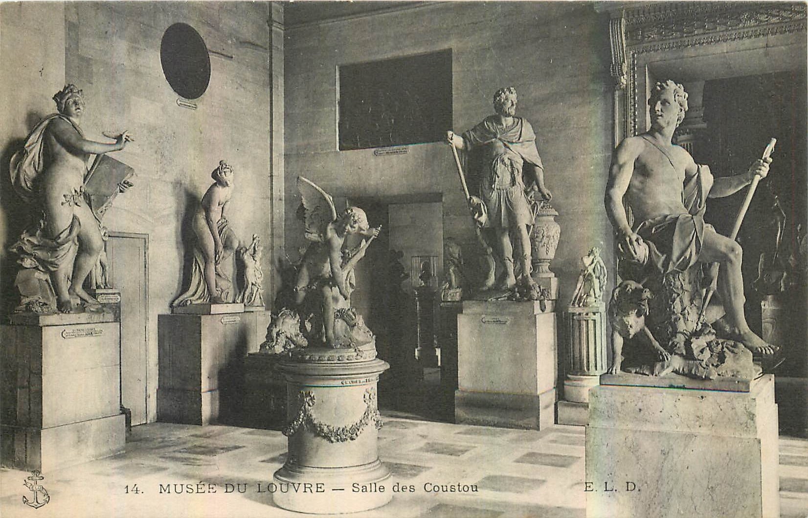 CPA Musee du Louvre Salle des Coustou 