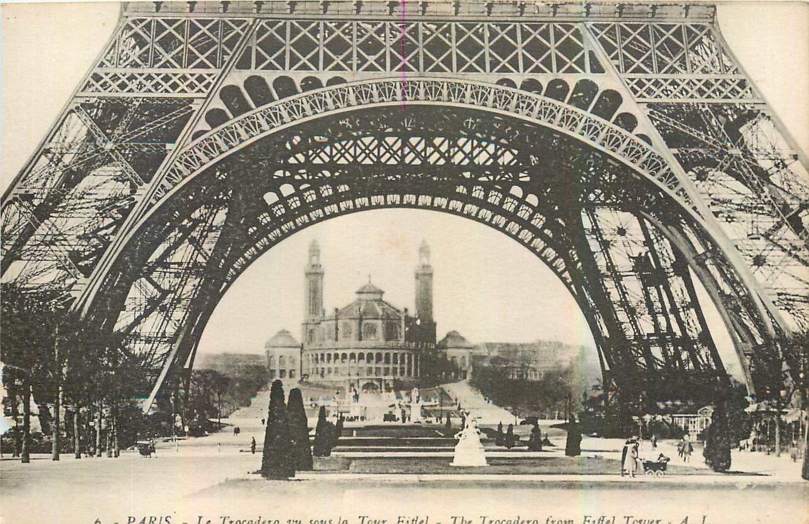 CPA Paris Le Trocadero vue sous la Tour Eiffel