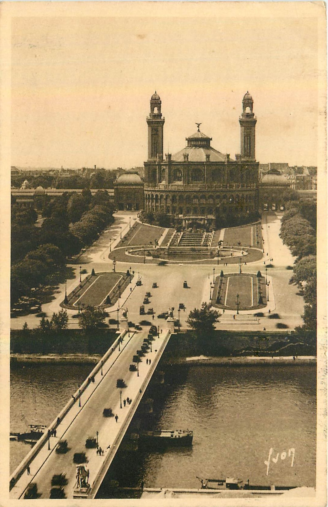 CPA Paris en flanant Le Pont d'Iena et le Palais du Trocadero vus de la Tour Eiffel