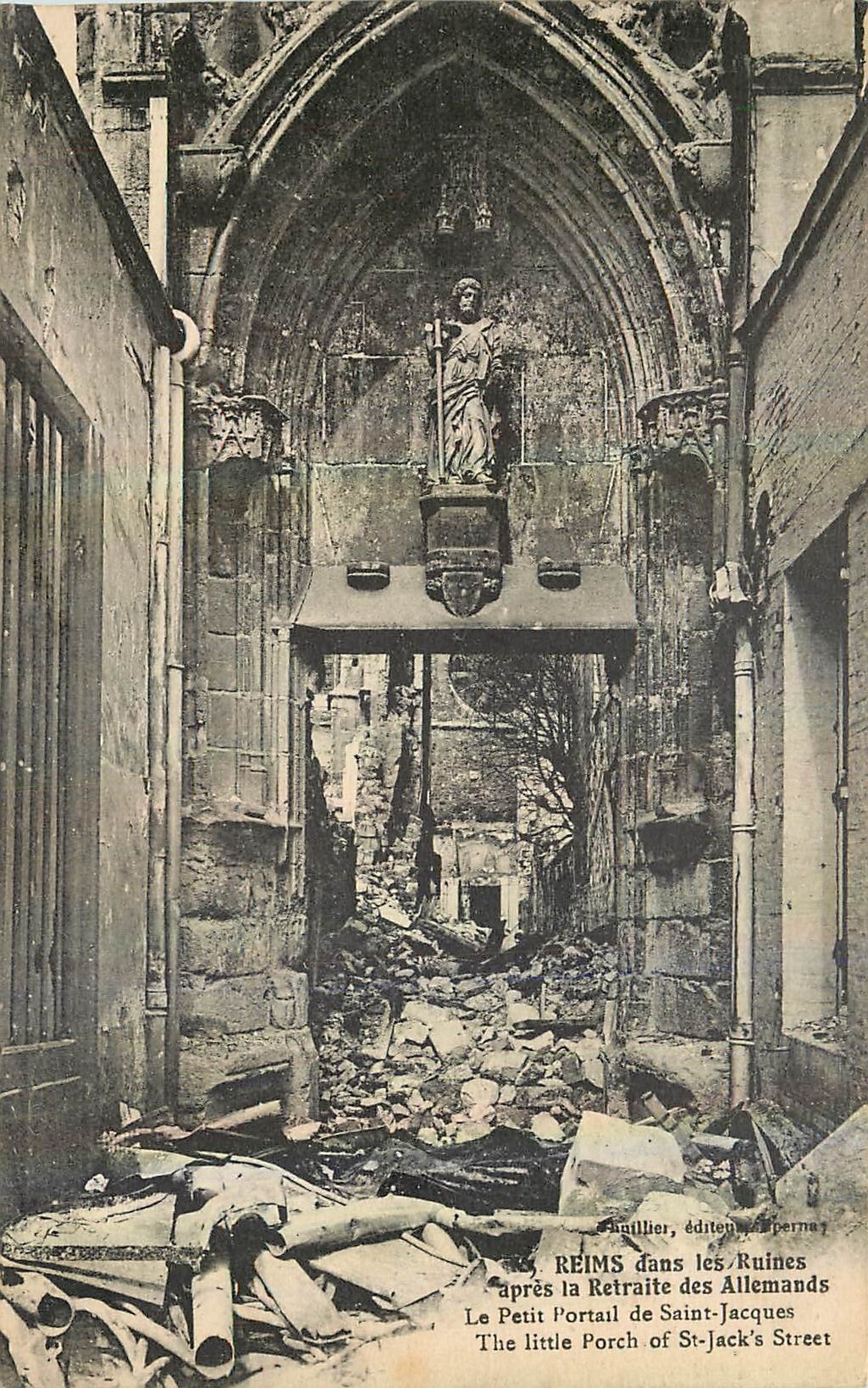 CPA Reims dans les Ruines apres la Retraite des Allemands Le Petit Portail de Saint Jacques