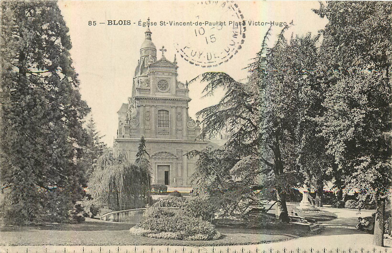 CPA Blois Eglise St Vincent de Paullet Place Victor Hugo