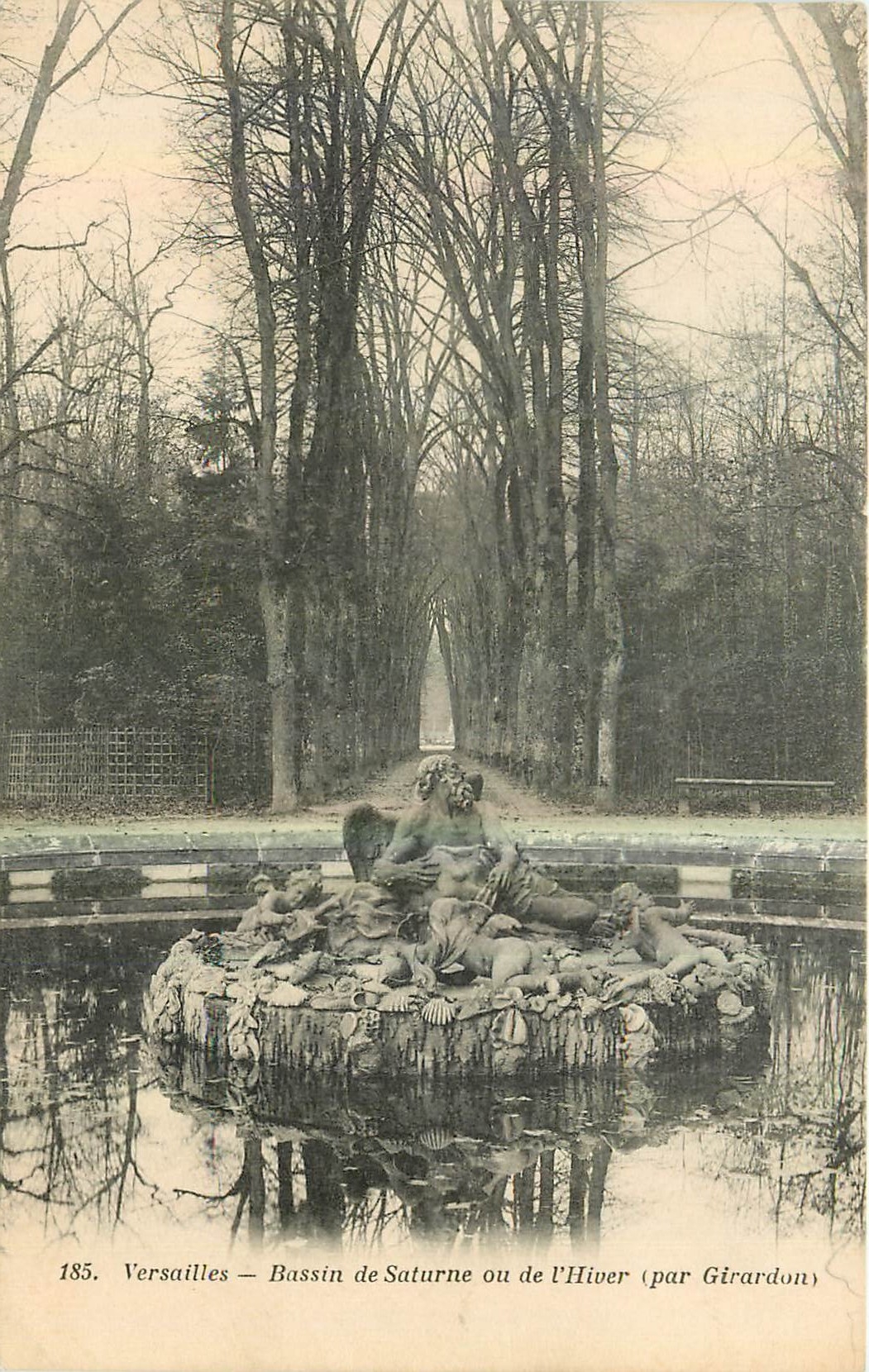 CPA Versailles Bassin de Saturne ou de l'Hiver par Girardon