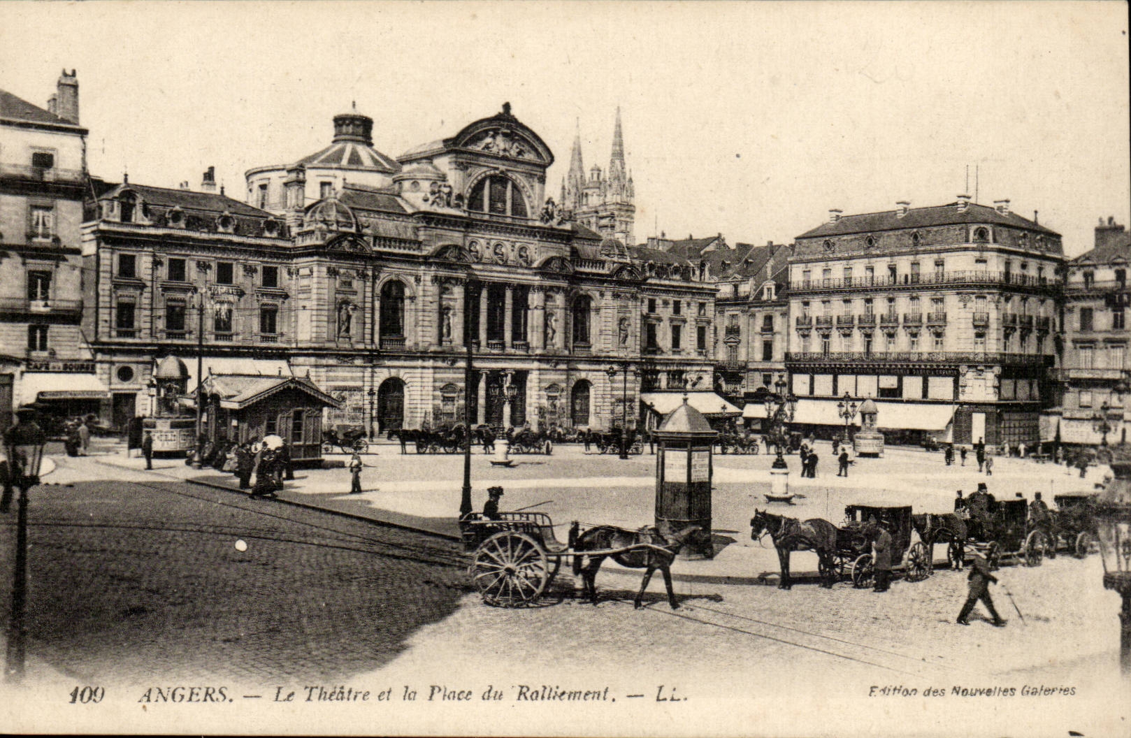 Angers CPA Places rallying the theater