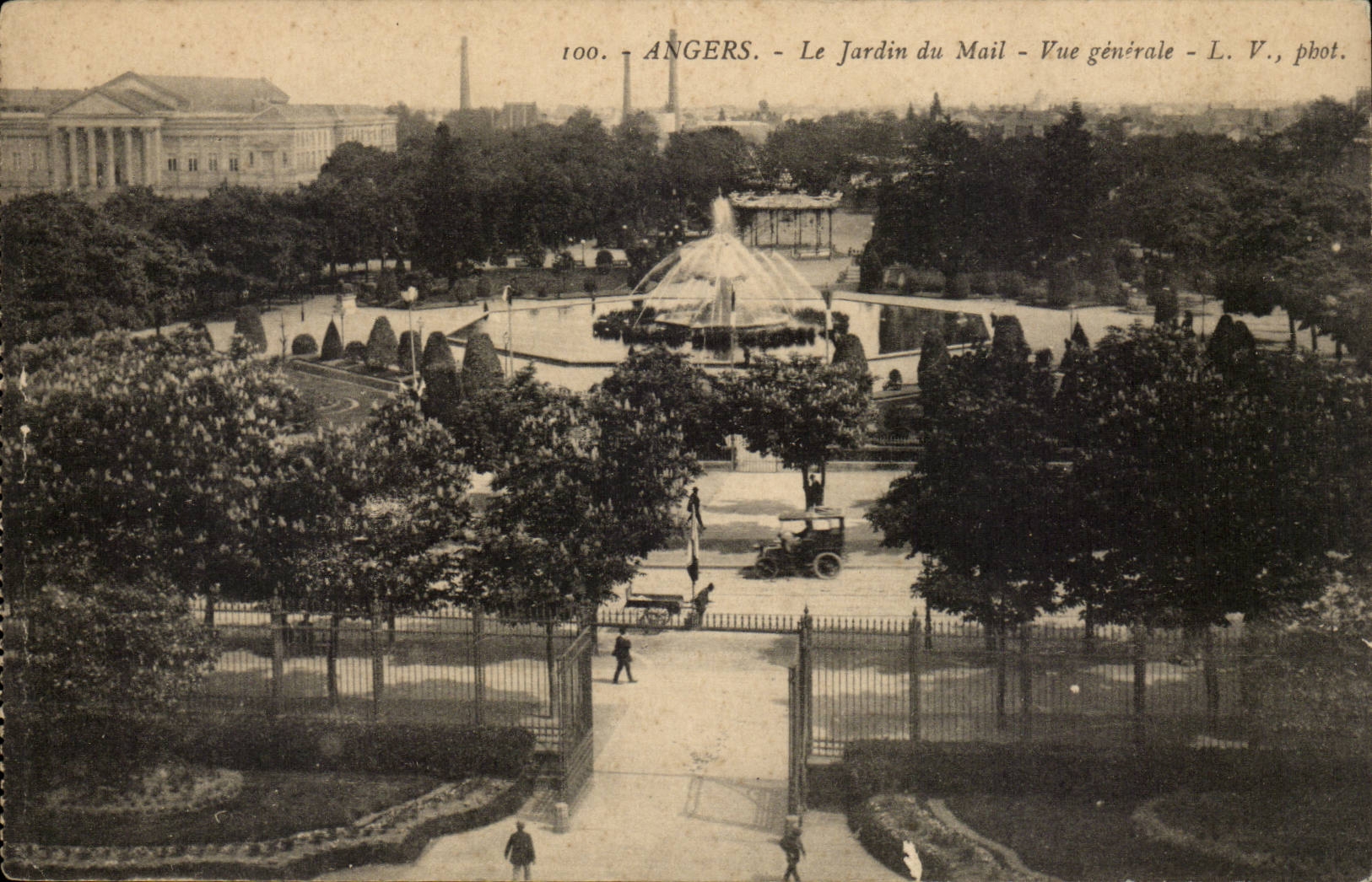 Angers CPA View the Garden of the Mall