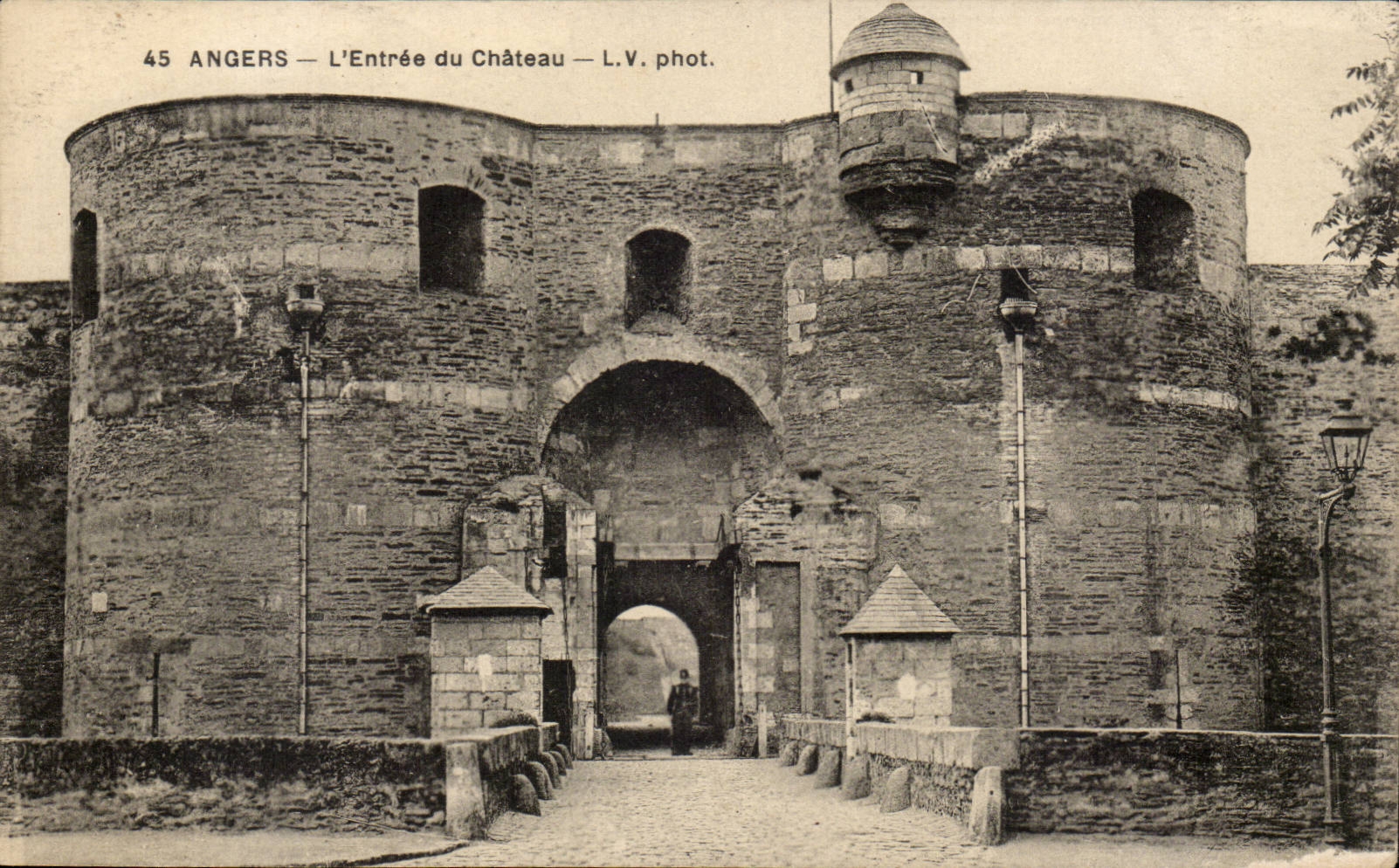 Angers CPA Entering of the castle