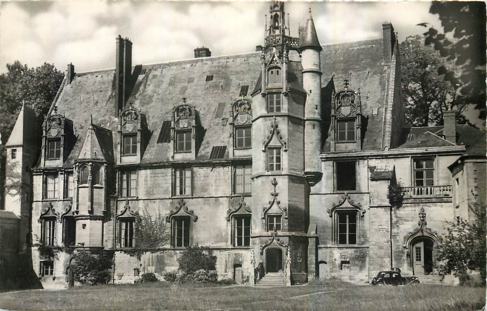 CPA Beauvais Cour interieure du Palais de Justice