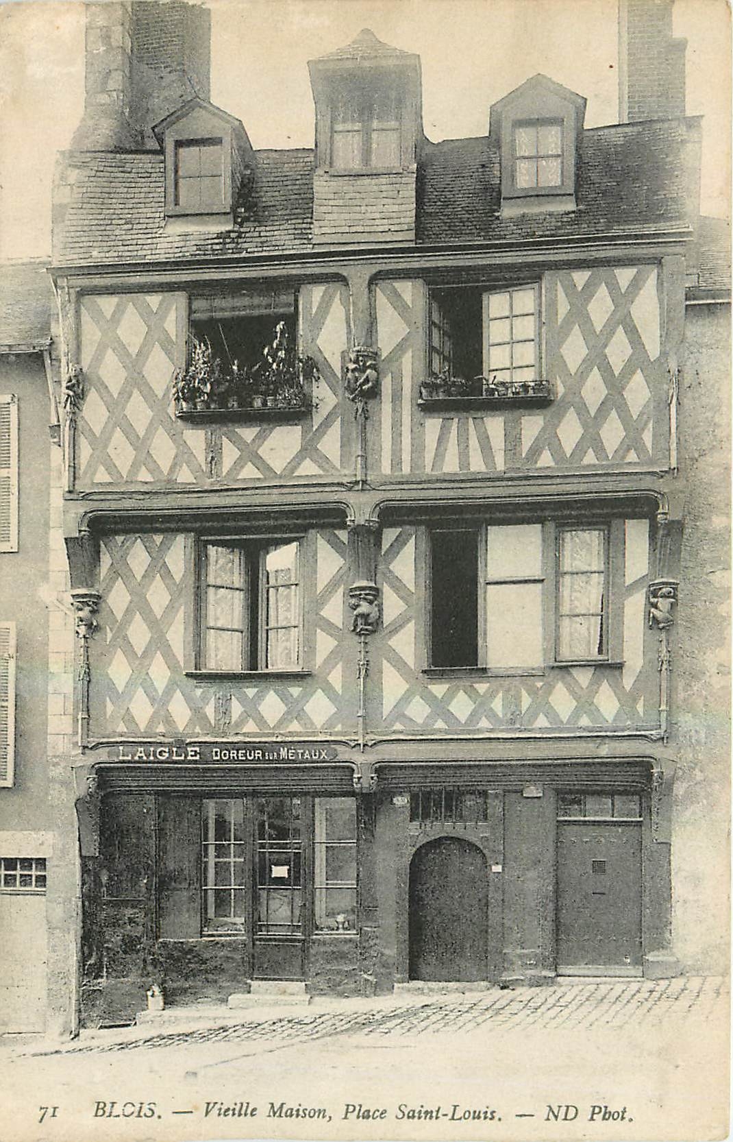 CPA Blois Vieille Maisons Place Saint Louis