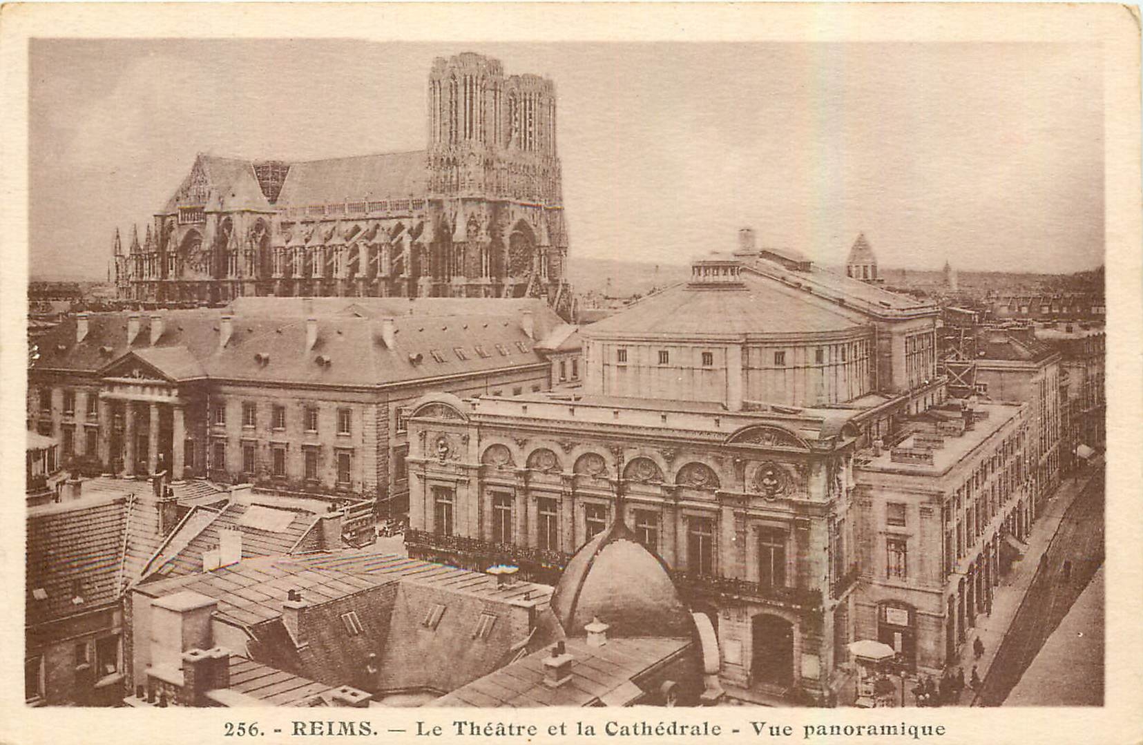 CPA Reims Le Theatre et la Cathedrale Vue panoramique