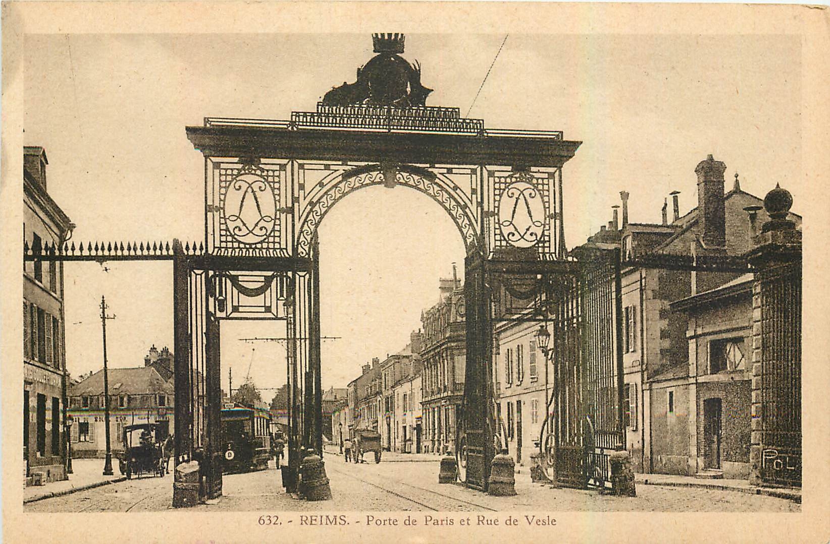 CPA Reims Porte de Paris et Rue de Vesle 