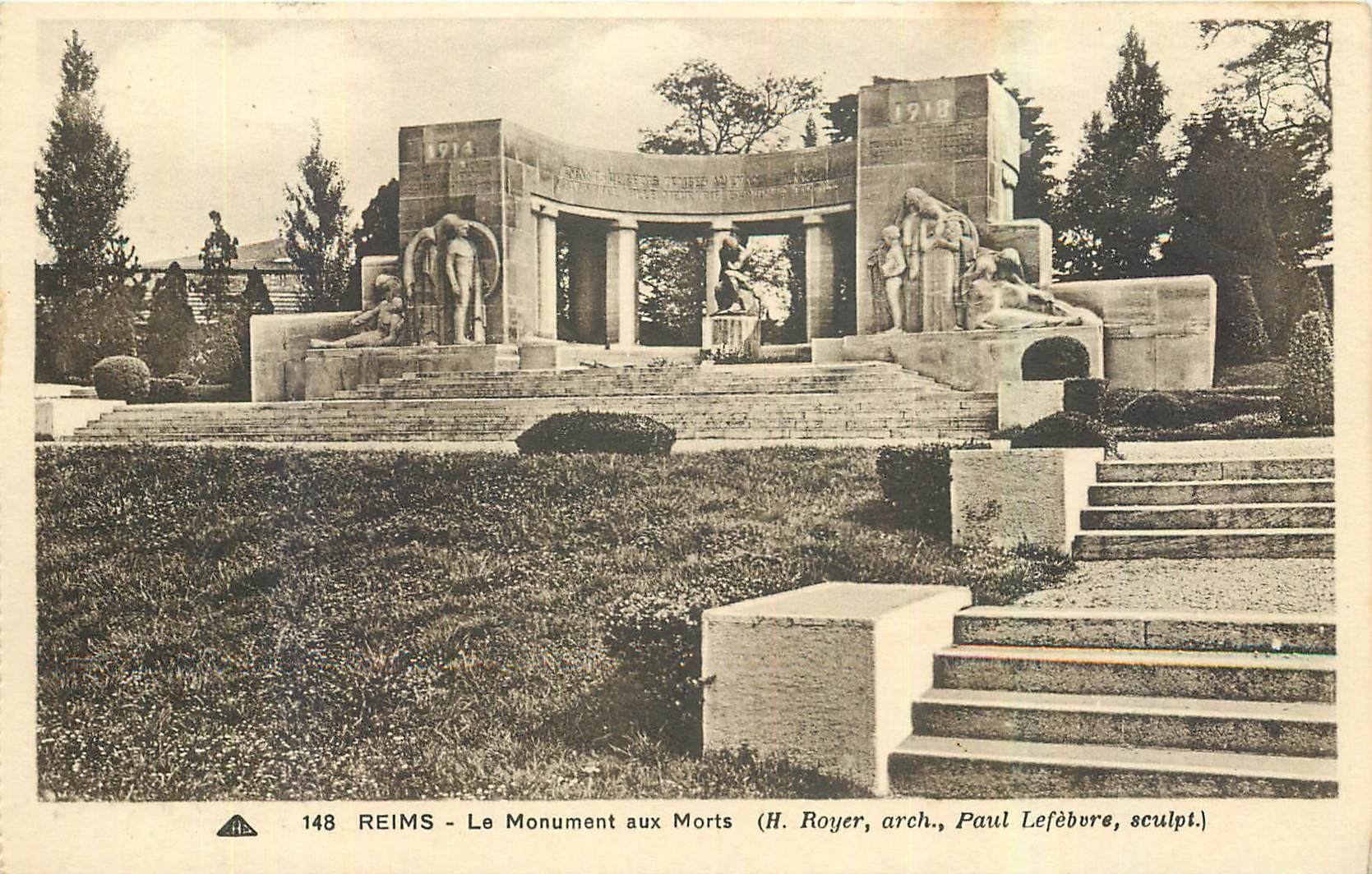 CPA Reims Le Monument aux Morts 