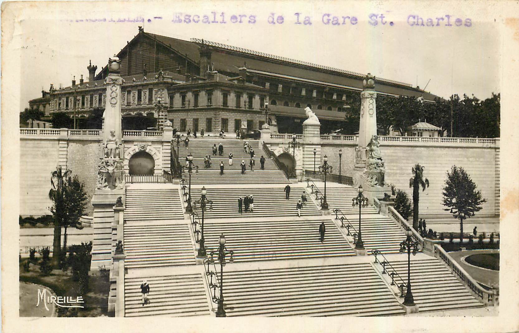 CPA Marseille Escaliers de la Gare Senes et Arnal