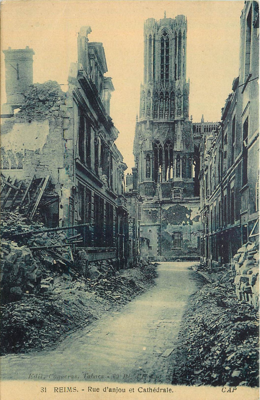 CPA Reims Rue d'anjou et Cathedrale 