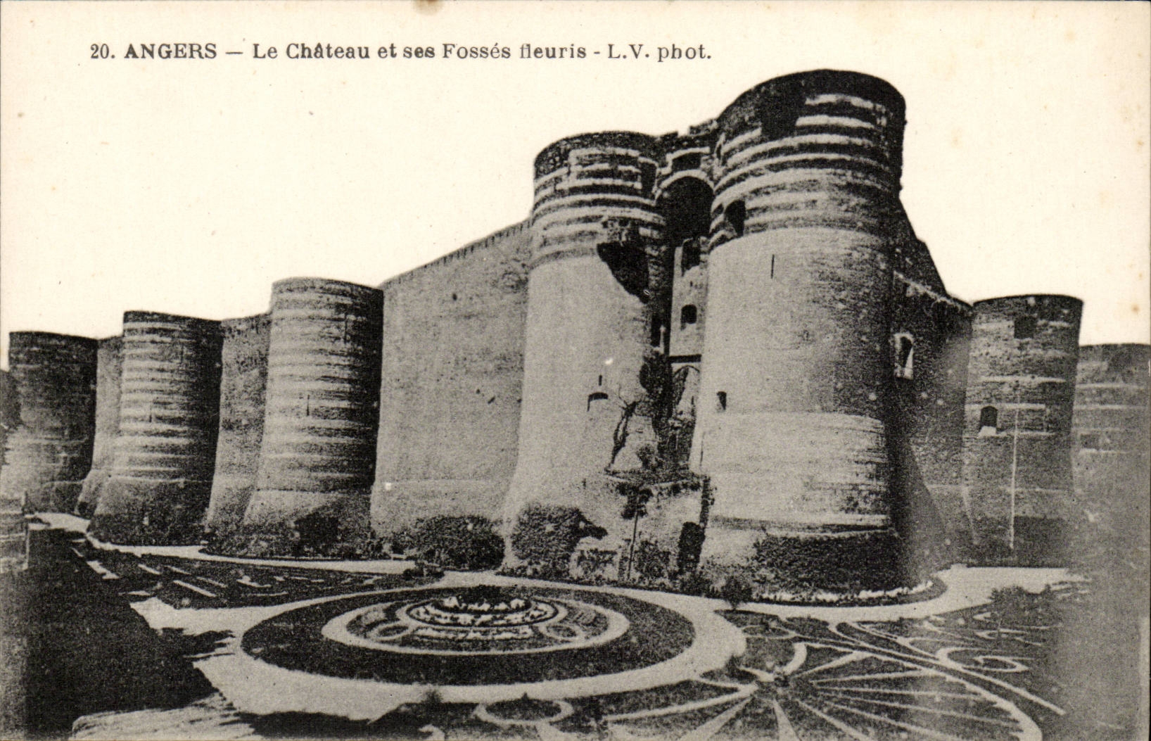 Angers CPA the castle and its pits flowered