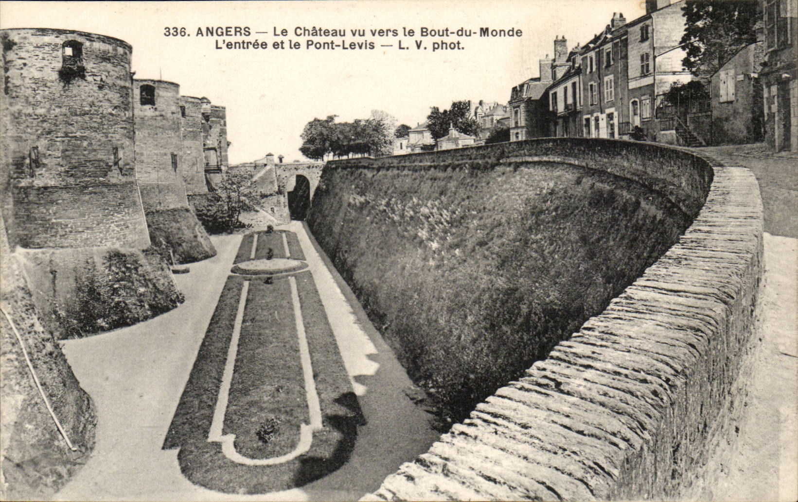 Angers CPA the castle seen towards the End of the World Entering and the bridge levis
