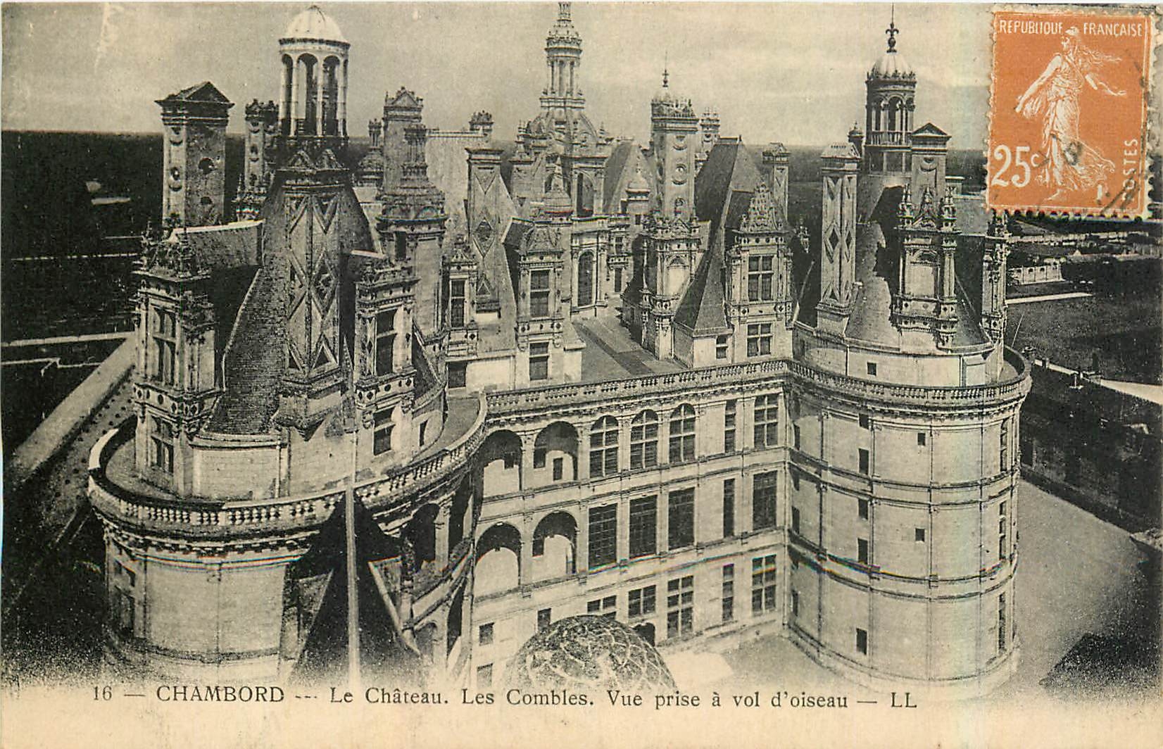 CPA Chambord le Chateau les Combles vue prise a Vol d'Oiseau 