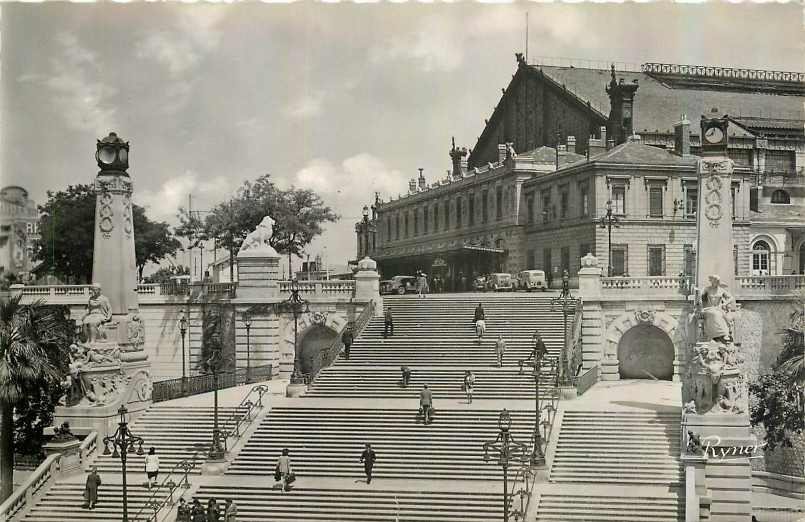 CPM Marseille L'Escalier Monumental de la Gare Saint Charles 