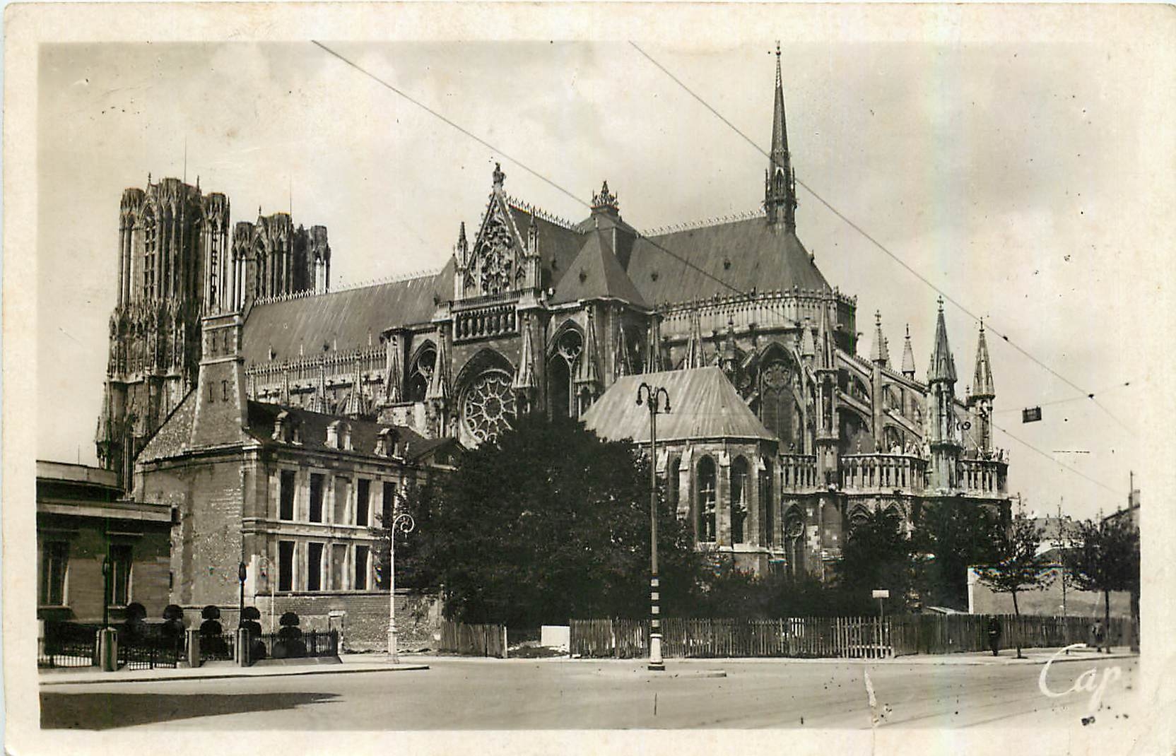 CPA Reims Place Carnegie et la cathedrale