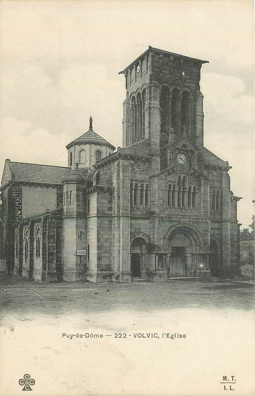 CPA Puy de Dome Volvic L'Eglise 