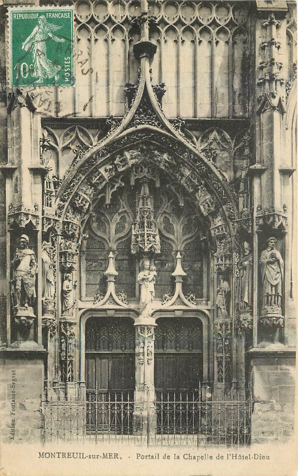 CPA Montreuil sur Mer Portail de la Chapelle de l'Hotel Dieu