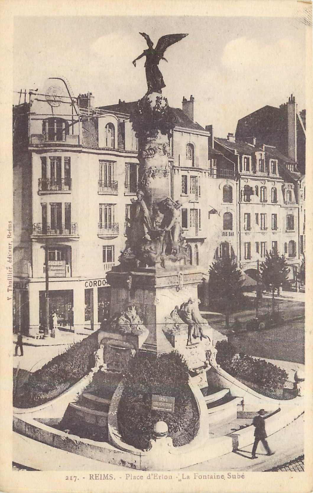 CPA Reims Place d'Erlon La fontaine Sube