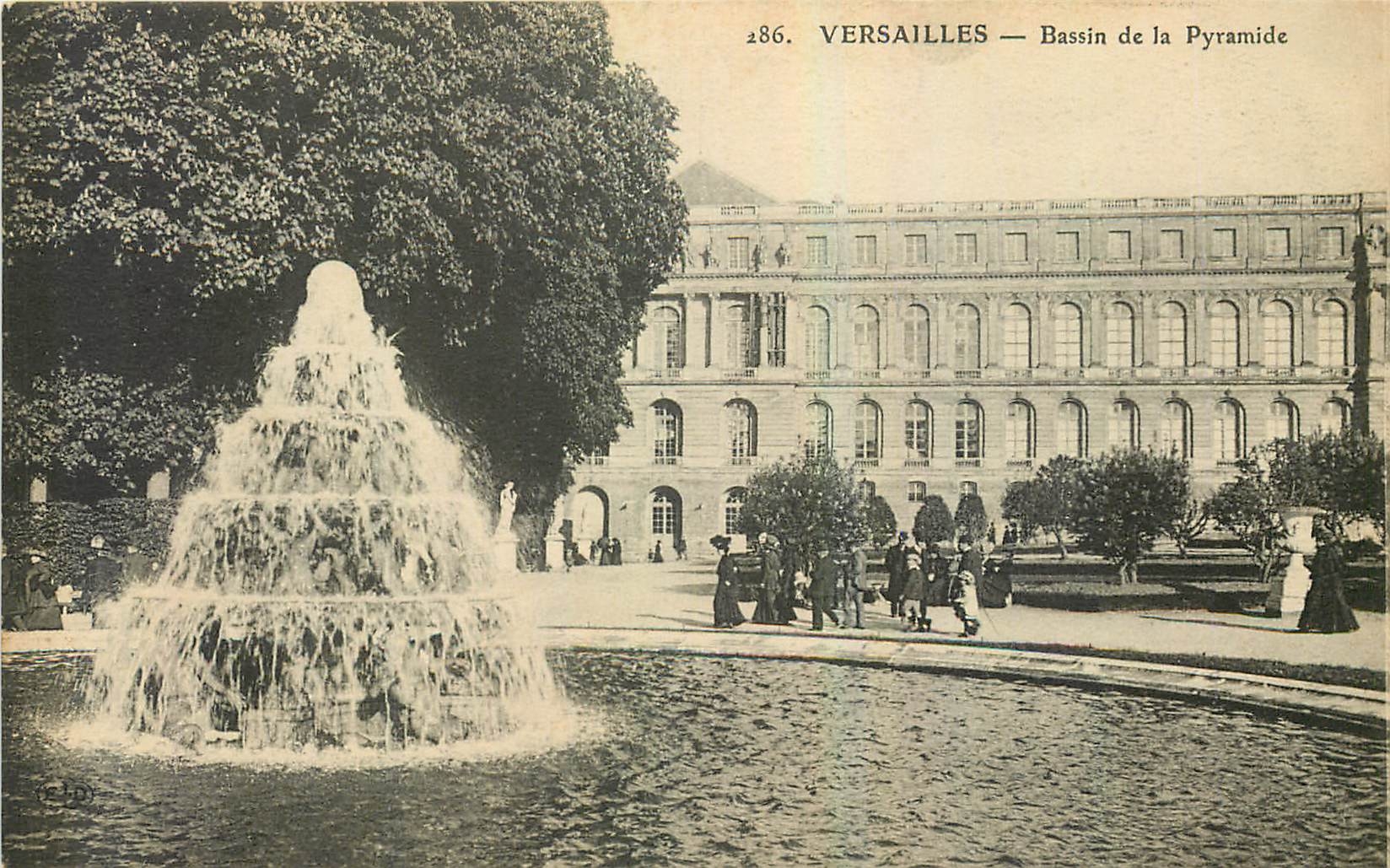 CPA Versaille Bassin de la Pyramide