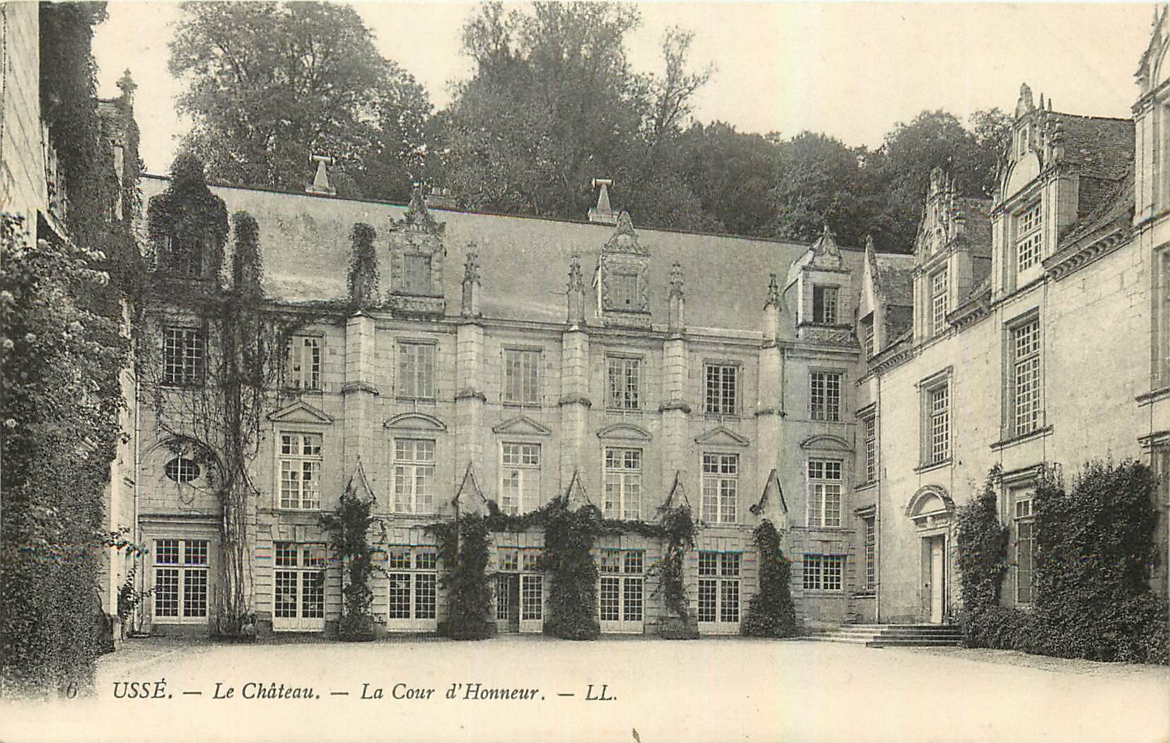 CPA Usse Le Chateau La Cour d'Honneur 