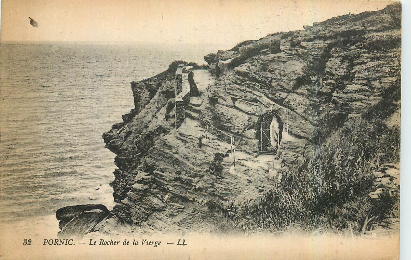 CPA Pornic Le Rocher de la Vierge 