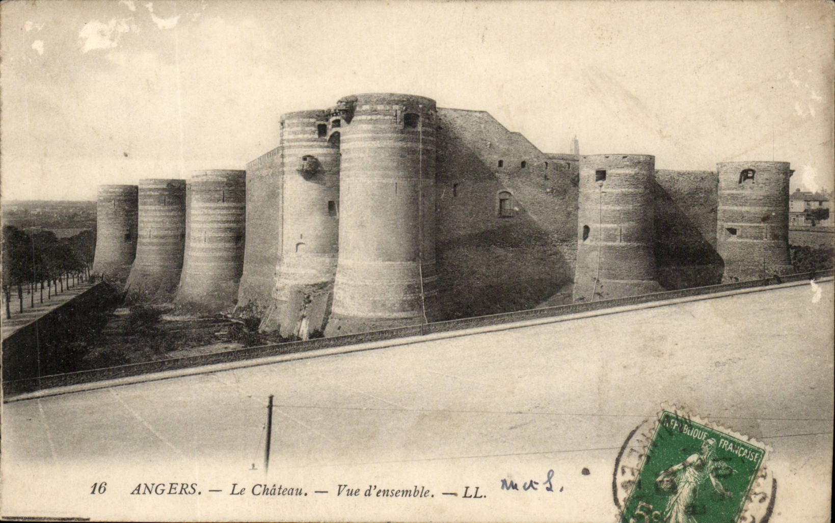 Angers CPA Overall picture of the castle