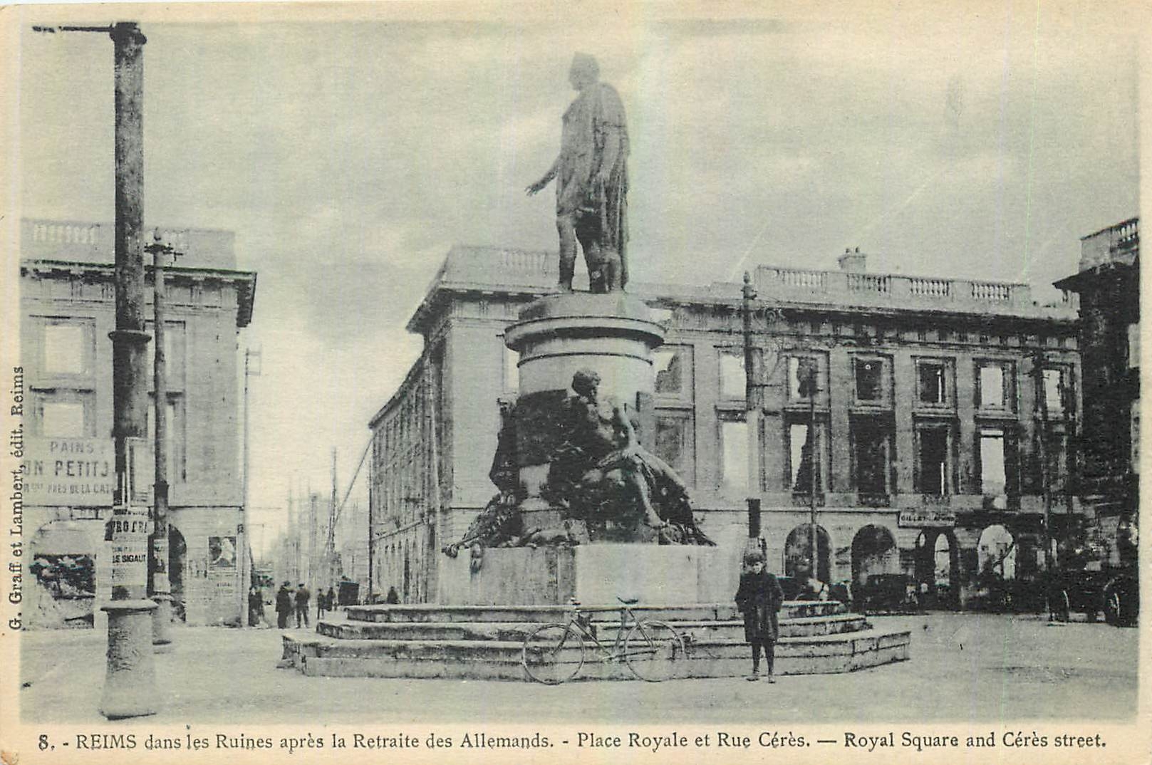 CPA Reims dans les Ruines apres la Retraite des Allemands 