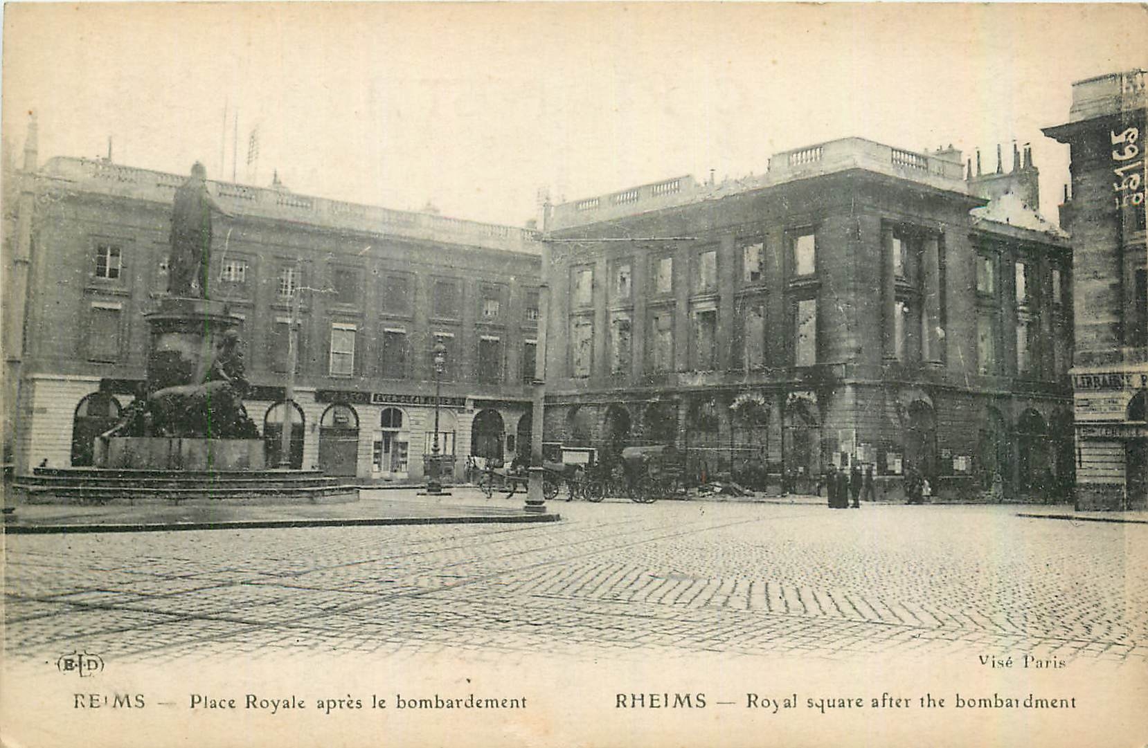 CPA Reims Place Royale apres le bombardement