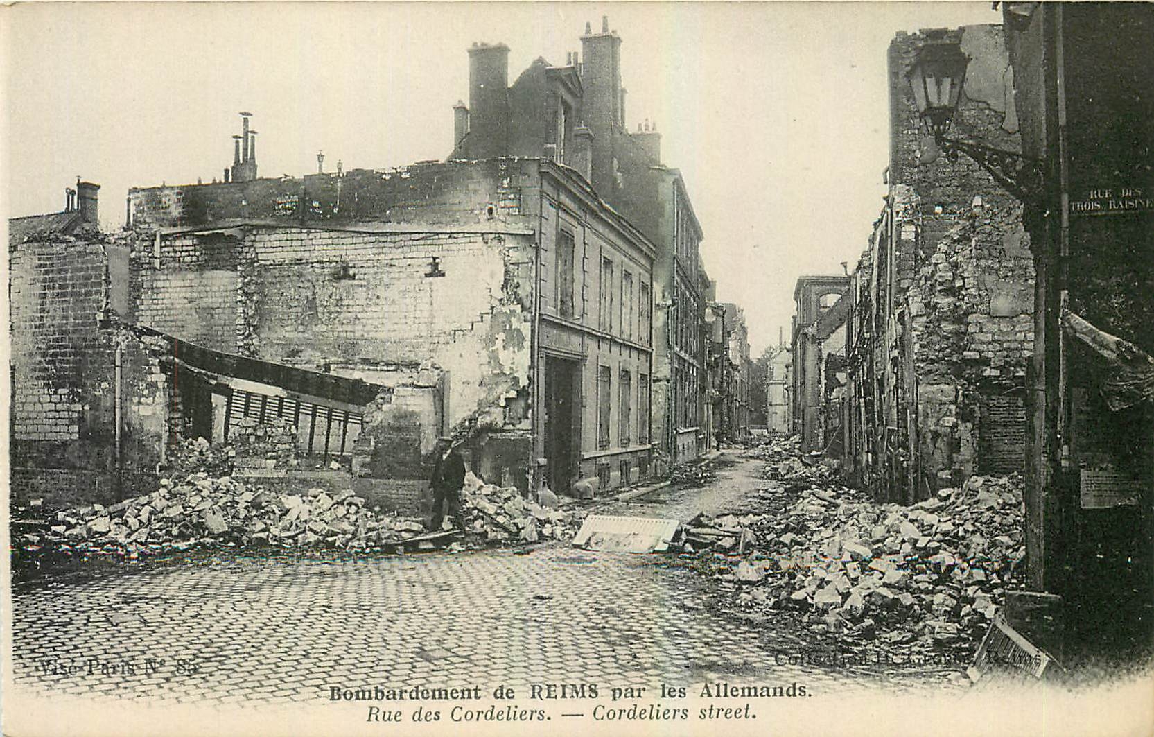 CPA Bombardement de Reims par les Allemands Rue des Cordeliers Militaria