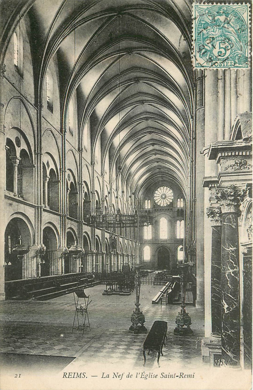 CPA Reims La Nef de l'Eglise Saint Remi 