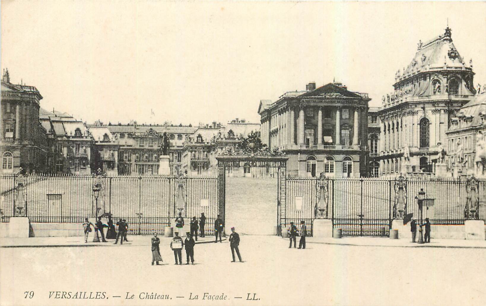 CPA Versailles Le Chateau La Facade