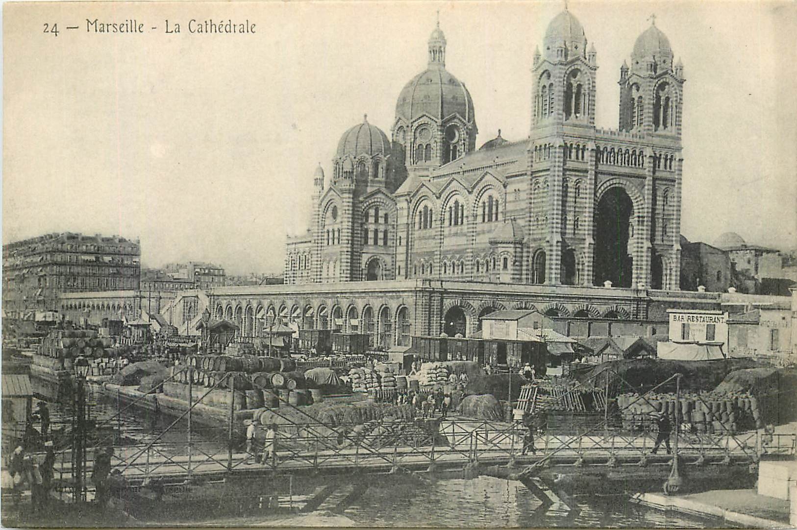 CPA Marseille La Cathedrale 