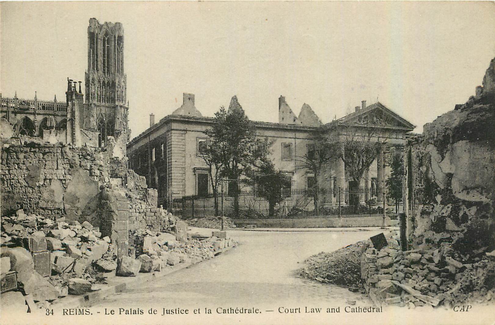 CPA Reims Le Palais de Justice et la Cathedrale 