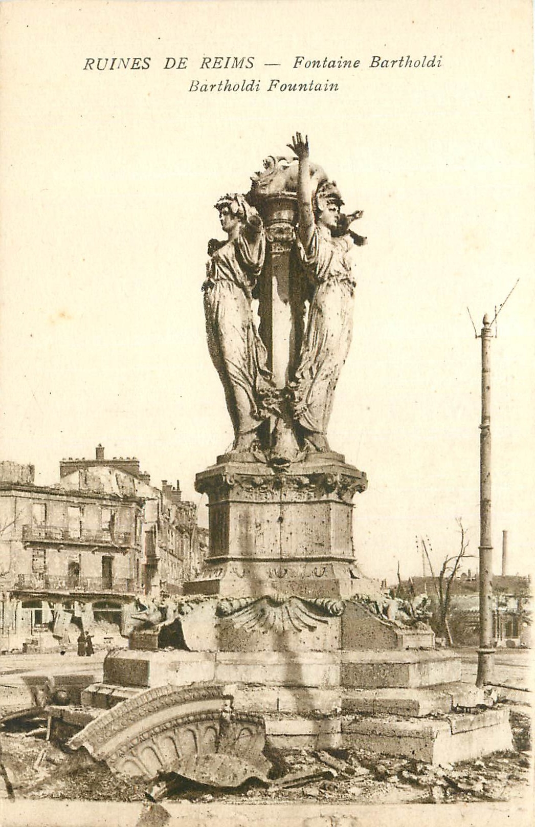 CPA Ruines de Reims Fontaine Batrtholdi 