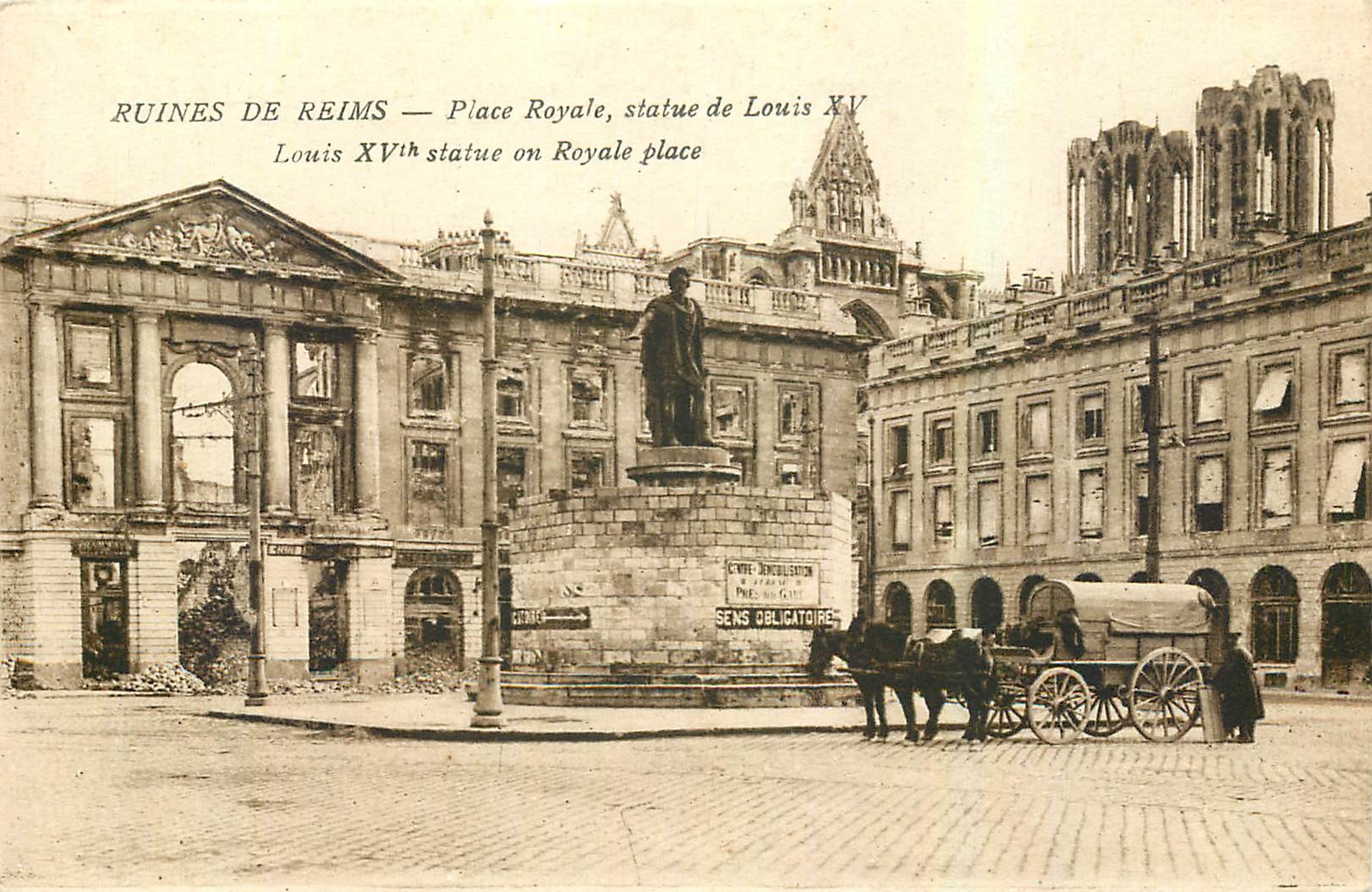CPA Ruines de Reims Place Royale statue de Louis XV