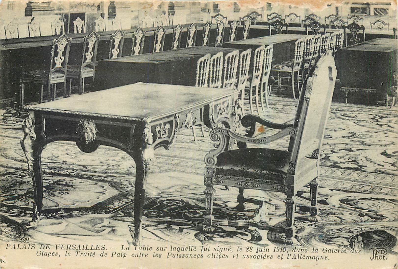 CPA Palais de Versailles La table sur laquelle ful signe 
