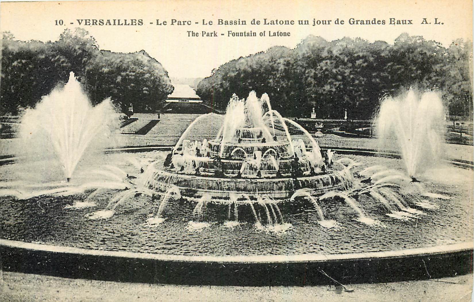 CPA Versailles Le Parc Le Bassin de Latone un jour de Grandes Eaux 