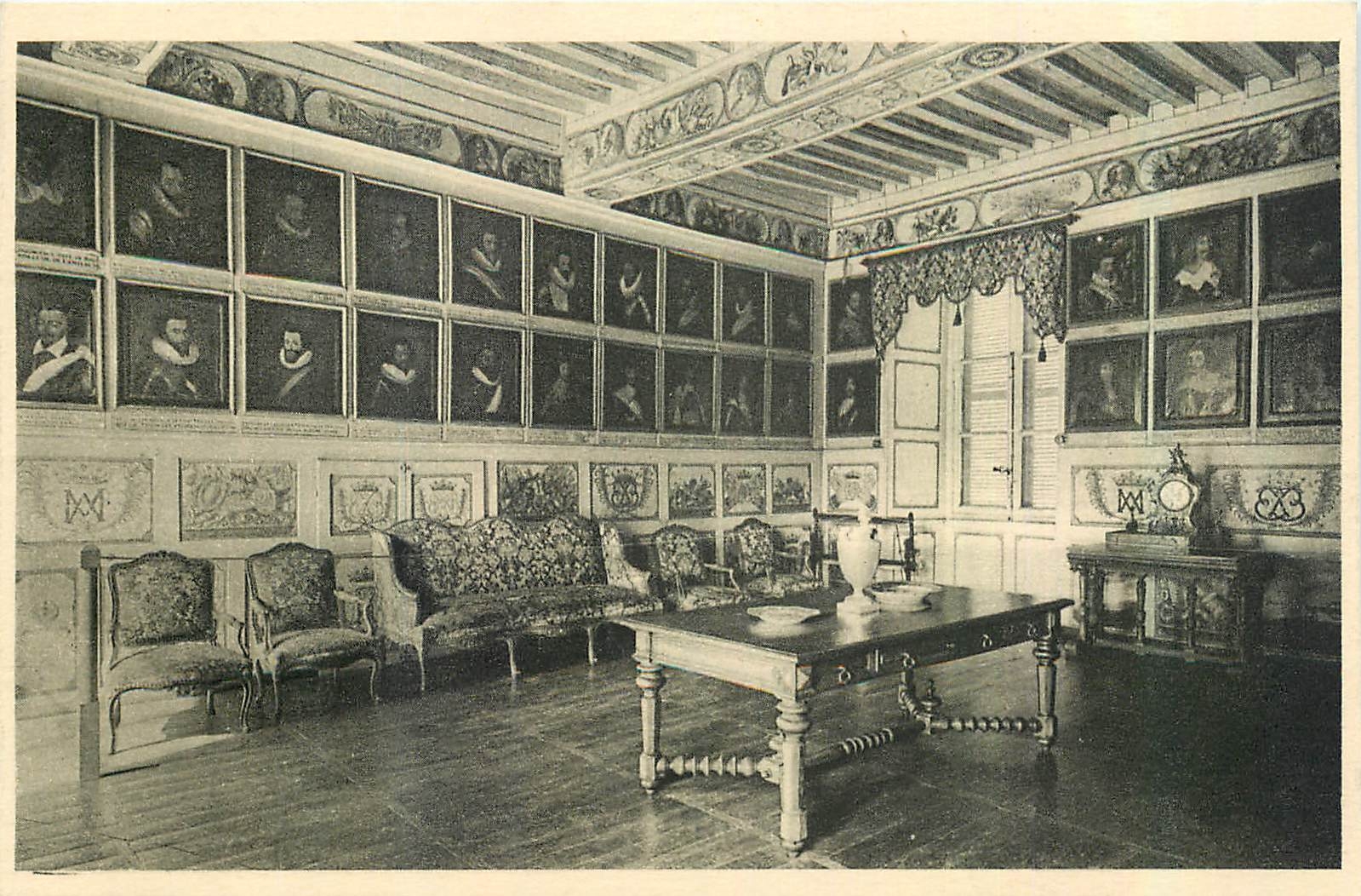 CPA Chateau de Bussy Rabutin Cote d'Or Salon des hommes de guerre