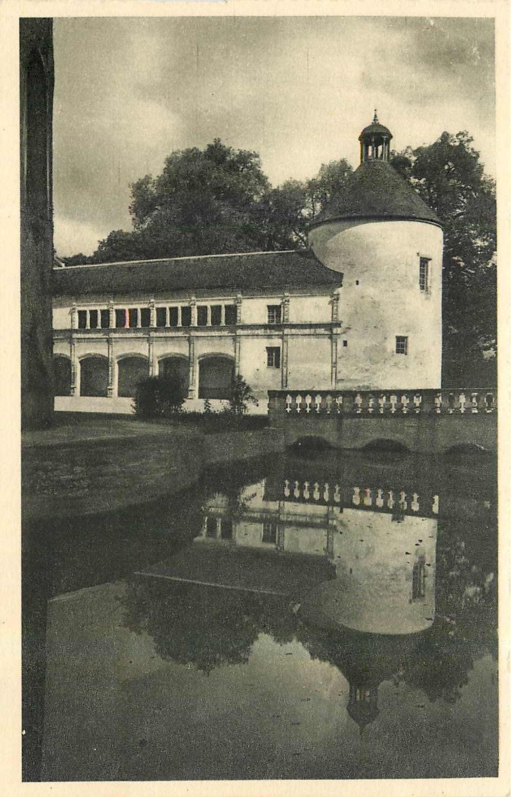 CPA Chateau de Bussy Rabutin Cote d'Or Les Douves