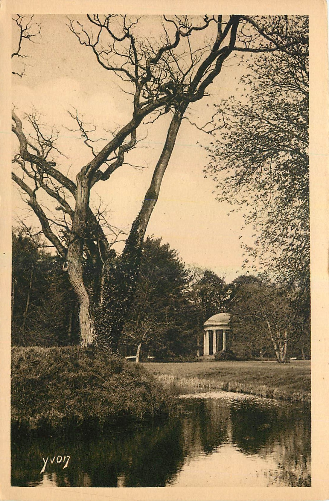 CPA Splendeurs ey Charmes de Versailles Le temple de l'Amour