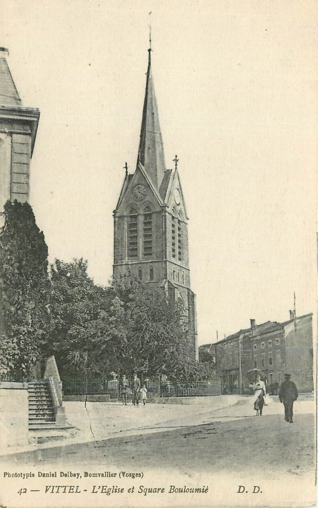 CPA Vittel l'Eglise et Square Bouloumie