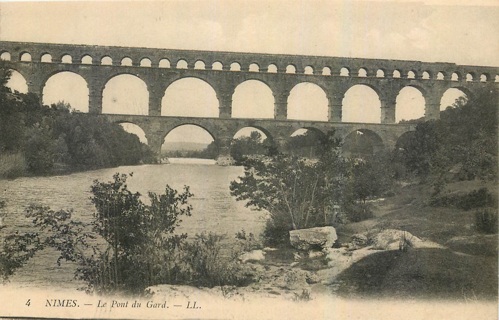 CPA Nimes Le Pont du Gard 
