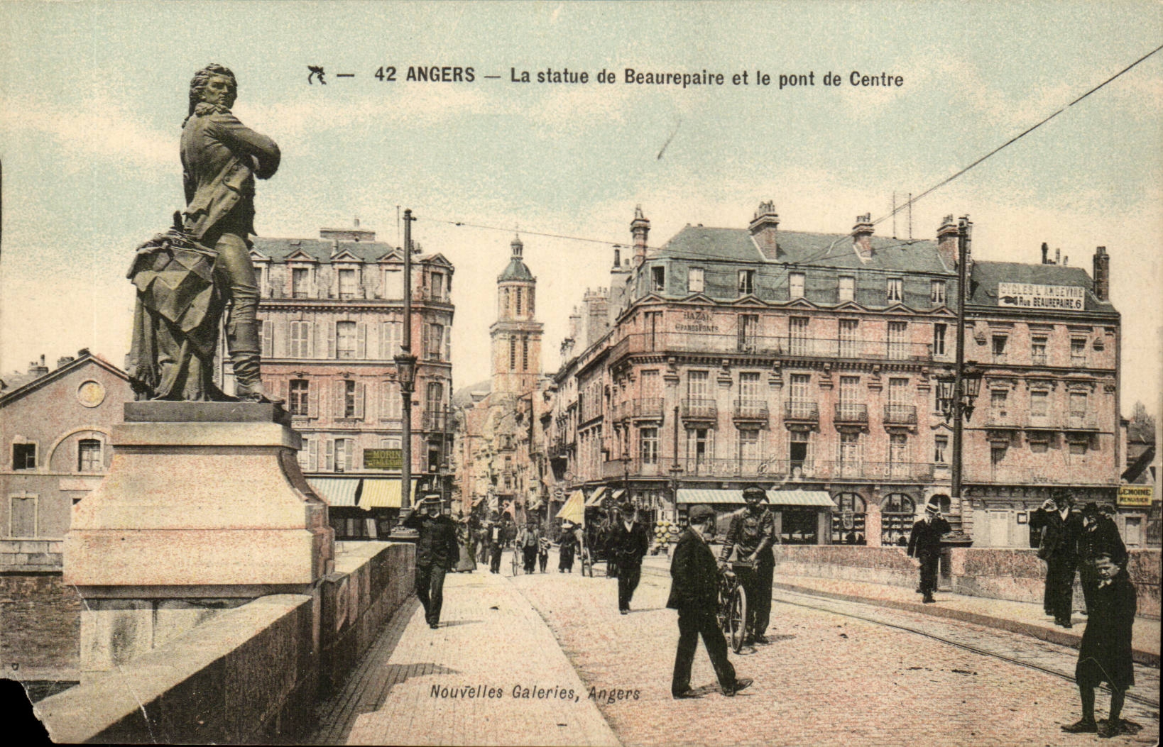 Angers CPA PLa Statue of Beaurepaire and the bridge of Center