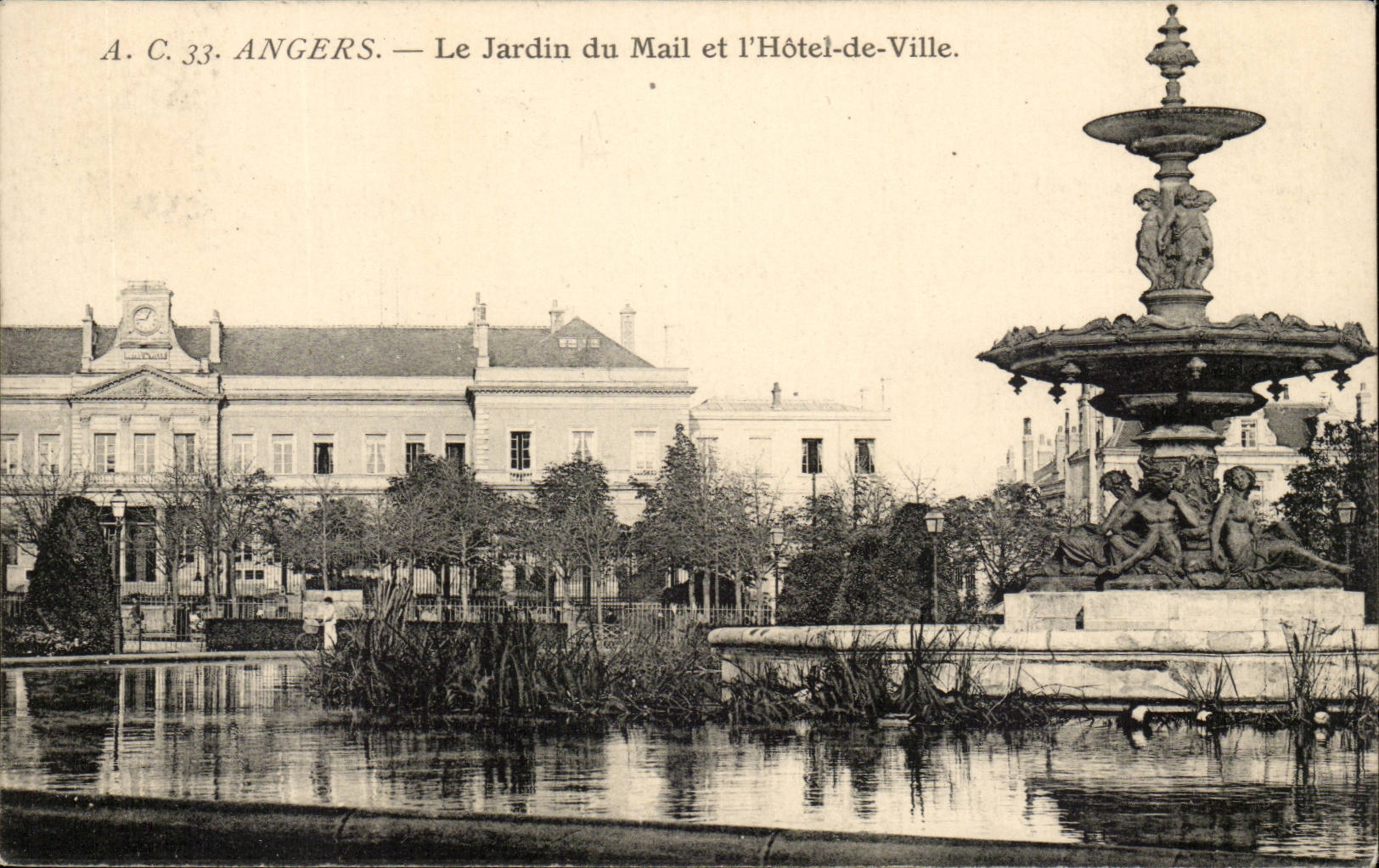 Angers CPA the garden of the Mall and the town hall