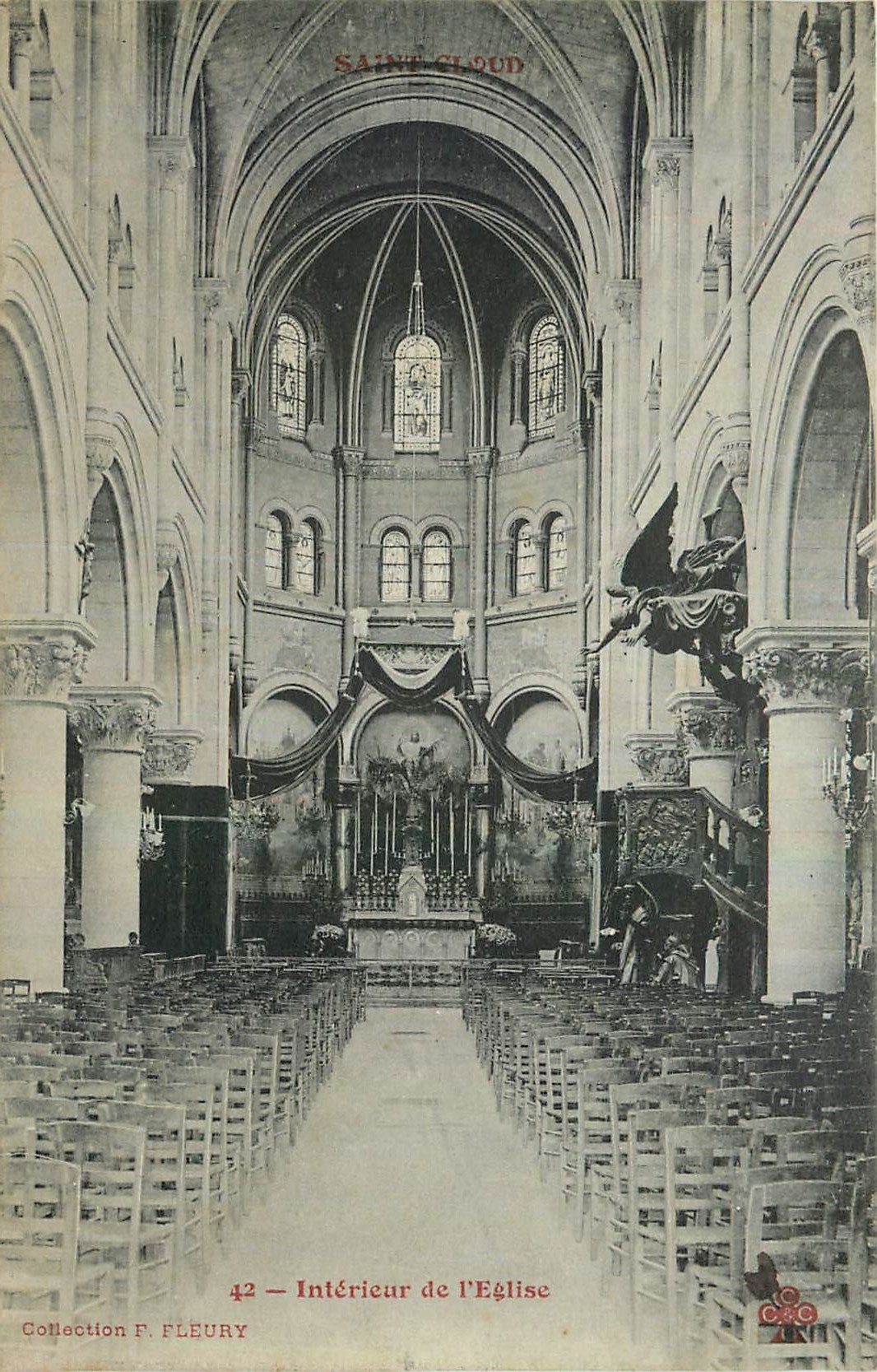 CPA Interieur de l'Eglise Saint Cloud
