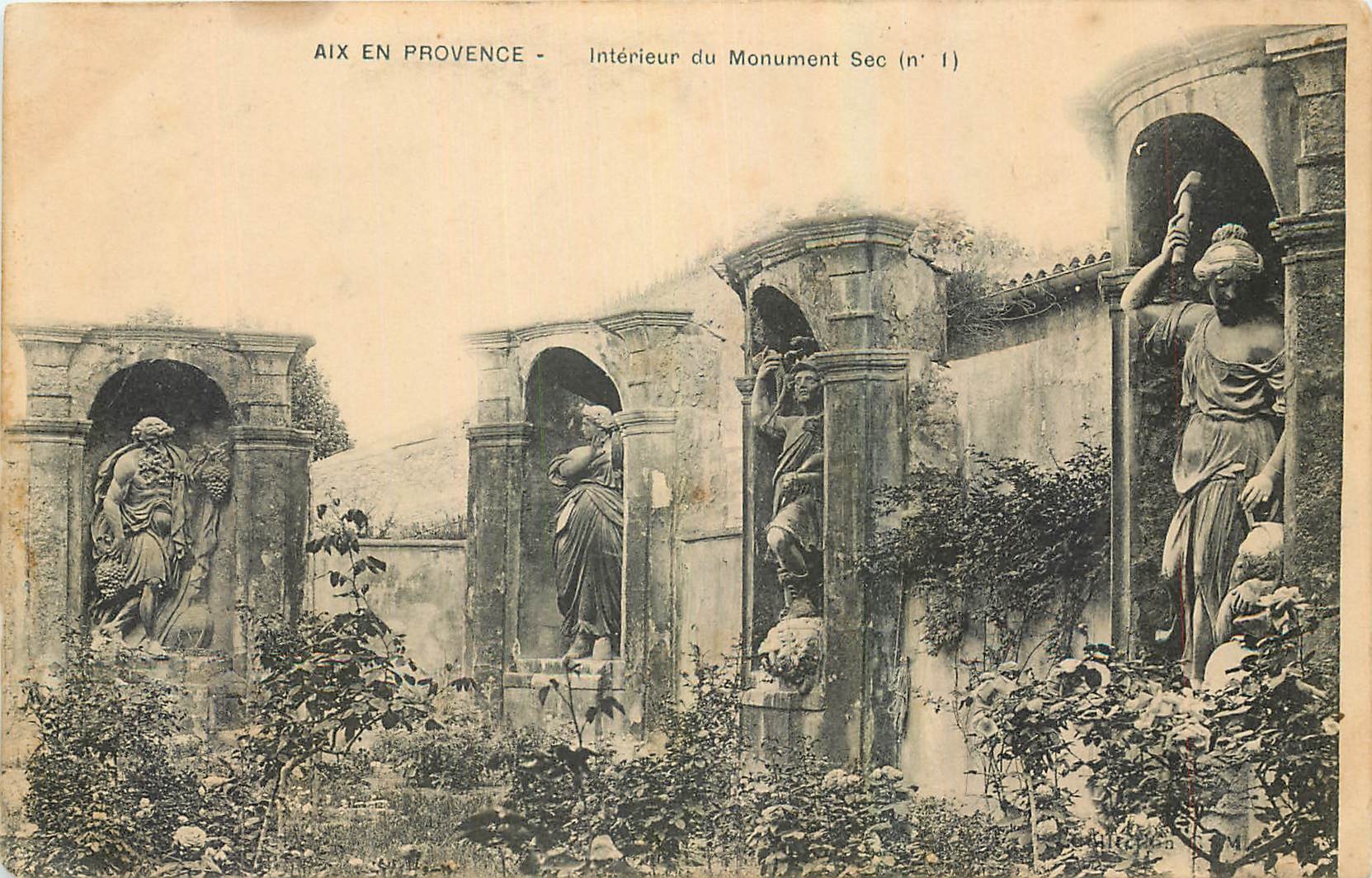 CPA Aix en Provence Interieur du Monument Sec