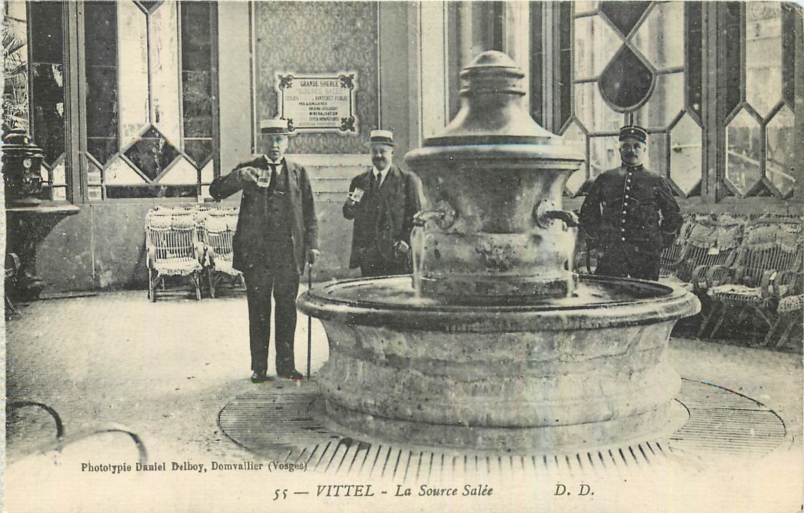 CPA Vittel La Source Salee