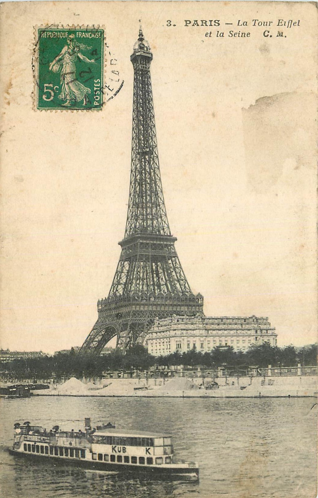 CPA Paris La Tour Eiffel et la Seine Bateau